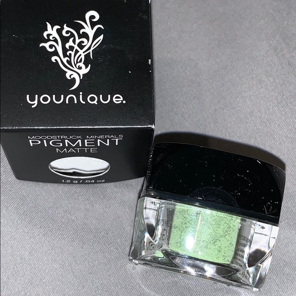 Moodstruck mineral pigment